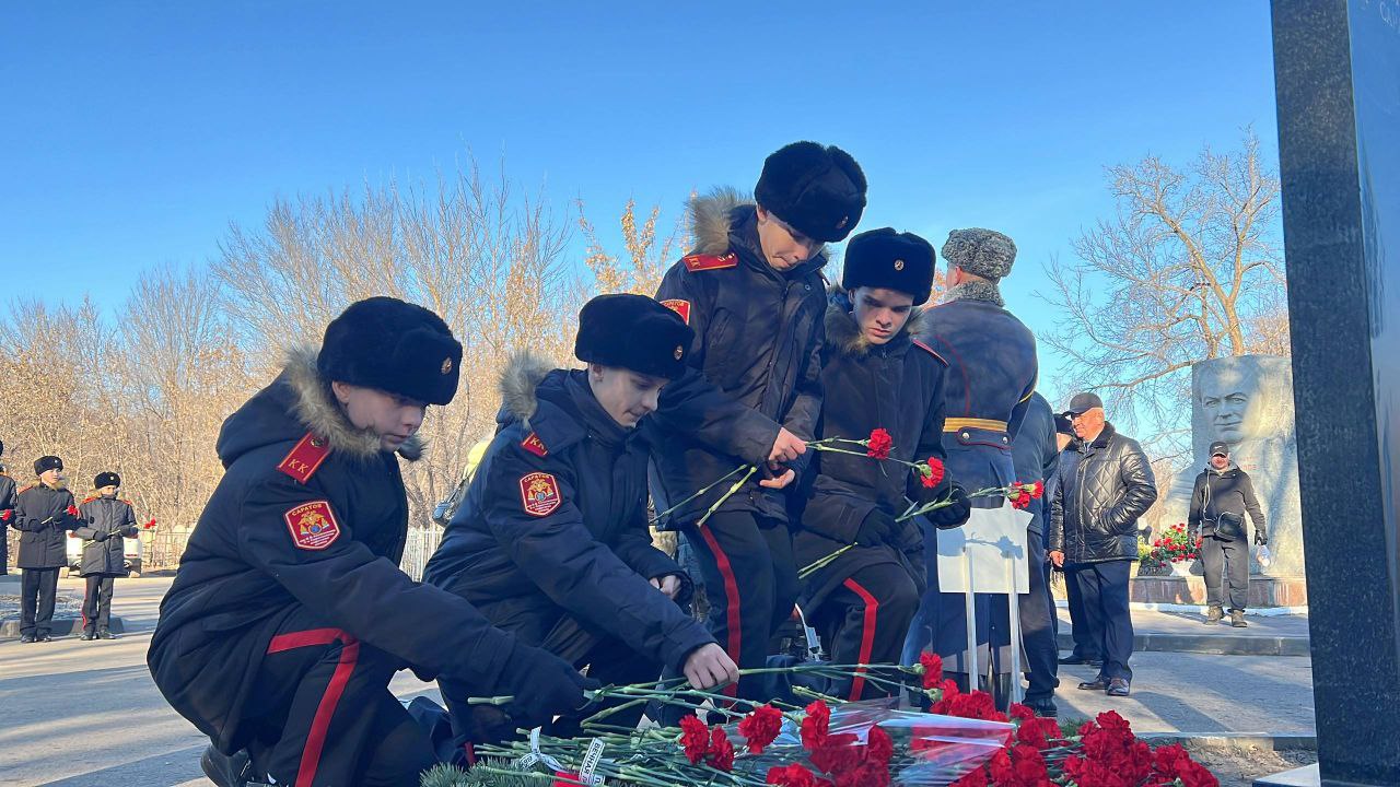 На Воскресенском кладбище Саратова открыли кенотаф Героям Советского Союза